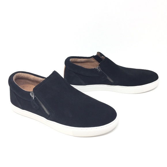 gentle souls Shoes - NIB Gentle Souls Lowe Black Suede Sneaker Size 8